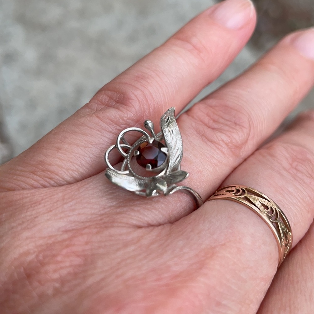Antique sterling silver ring with genuine garnet